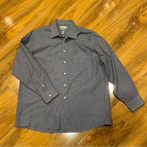 Van Heusen Mens dress shirt size 17 32/33